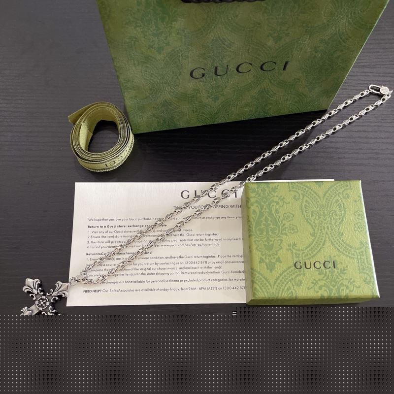 G*u*i necklaces